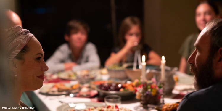 Yael and her family at the dinner table on Shabbat
