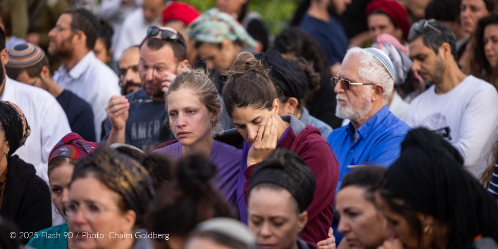 Family and friends attend the funeral of Tzeela Gez who were murdered in a terror shooting attack on Route 446 yesterday, at Har HaMenuchot Cemetery in Jerusalem, May 15, 2025. Photo by Chaim Goldberg/Flash90