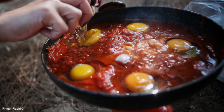 Image of a frying pan with eggs