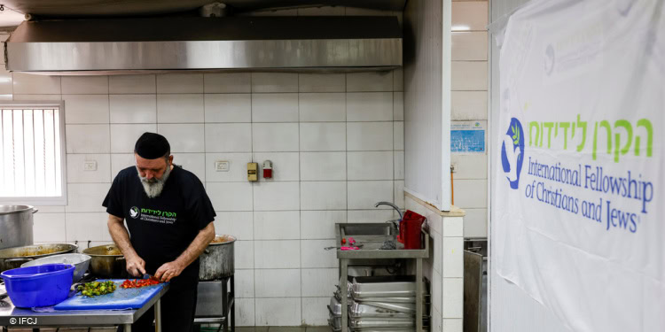 Meal prep in a soup kitchen