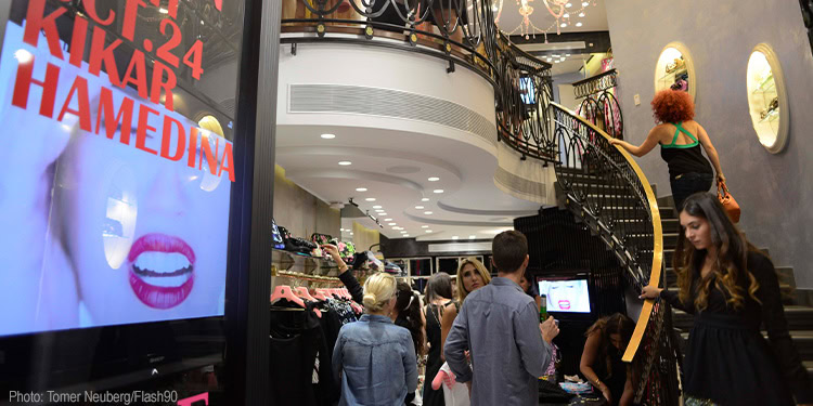 Israelis seen shopping during the first Tel Aviv Fashion Night