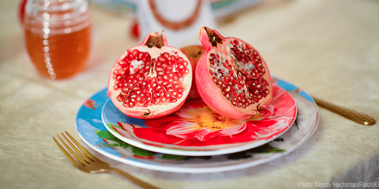 Image of pomegranates on a plate