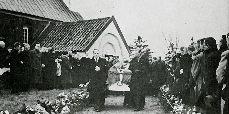 1944 funeral of Pastor Kaj Munk, a Hero of the Holocaust