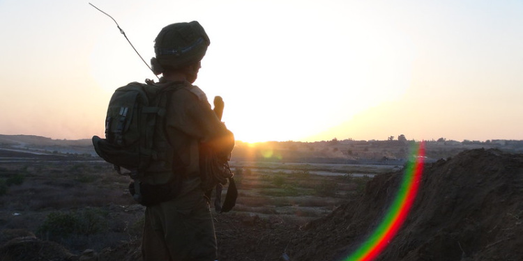 IDF soldier at Gaza border, illustrating ceasefire in conflict with Hamas