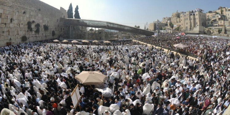 Very large group of people, many dressed in white in Jerusalem.