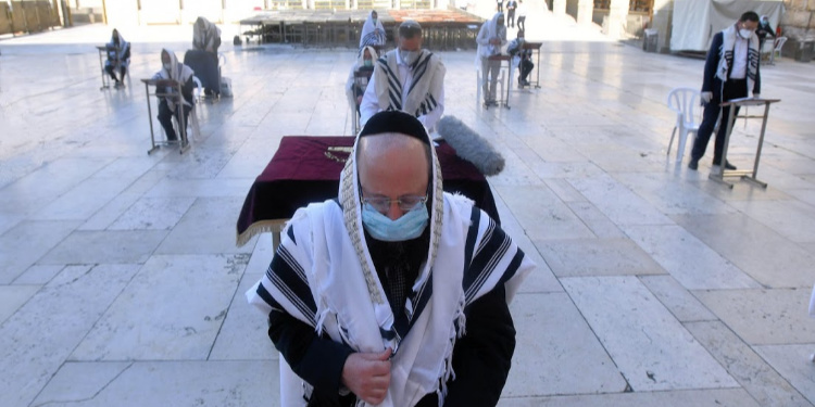 Rabbis pray for holiday at Western Wall during coronavirus pandemic, 2020