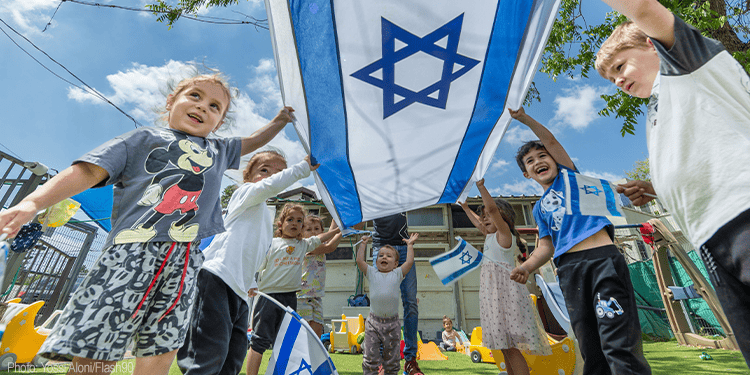sraeli children play with Israeli flags ahead of Israel's 77th Independence Day