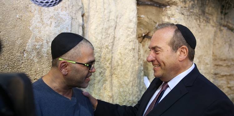 Rabbi Eckstein talking with a man at the Western Wall.
