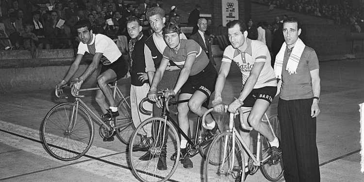 Gino Bartali at start of bicycle race
