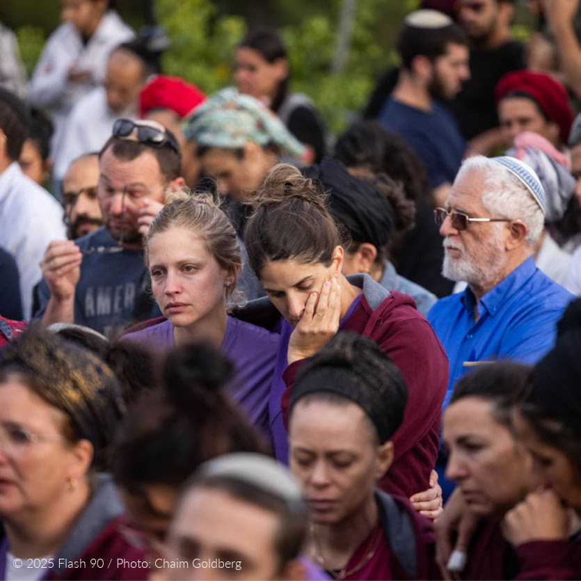 Family and friends attend the funeral of Tzeela Gez who were murdered in a terror shooting attack on Route 446 yesterday, at Har HaMenuchot Cemetery in Jerusalem, May 15, 2025. Photo by Chaim Goldberg/Flash90