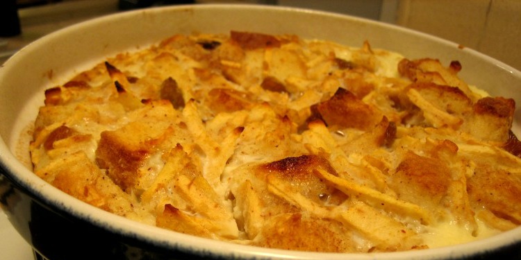 Freshly baked apple kugel