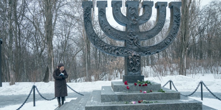 Yael Eckstein at Babi Yar memorial in Ukraine