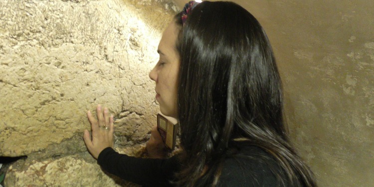 Yael Eckstein praying at Western Wall and the Work of the Heart