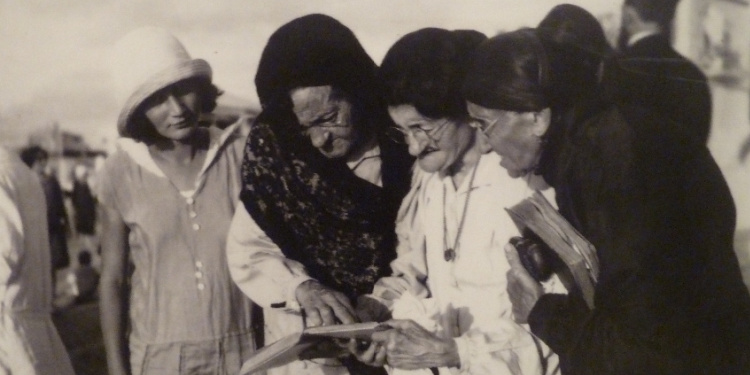 Tashlikh on beaches of Tel Aviv, 1928