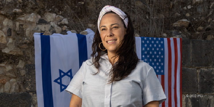 Yael Eckstein in front of Israeli and American flags, celebrating independence