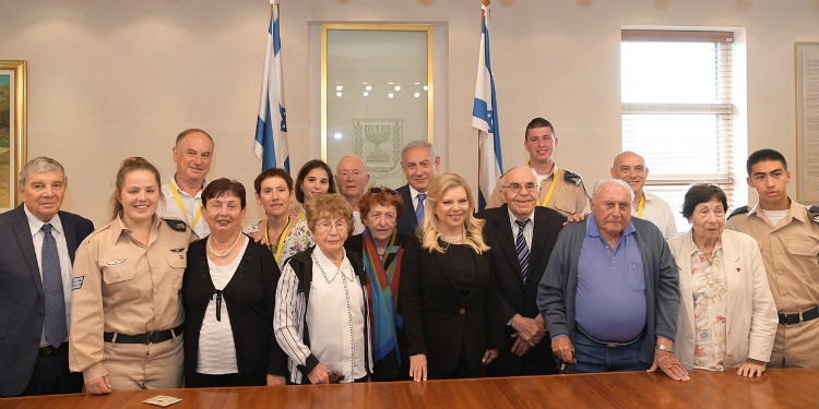 PM Netanyahu and Holocaust survivor torch-lighters, April 30, 2019
