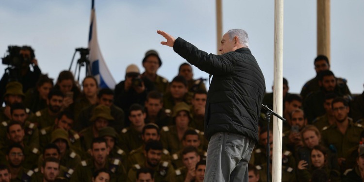 Bibi giving a speech to a crowd of soldiers.
