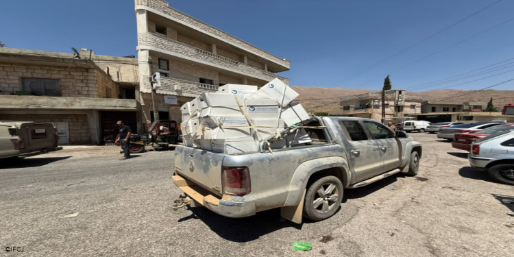 Bishop Lanier Gives Aid to Christians and Druze in Syria.