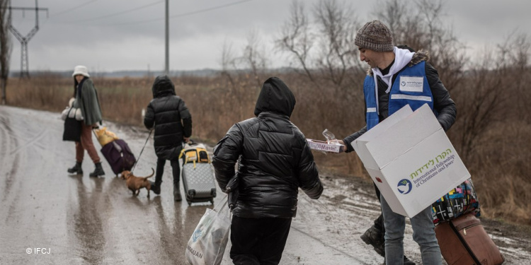 IFCJ providing humanitarian aid to refugees fleeing war in Ukraine