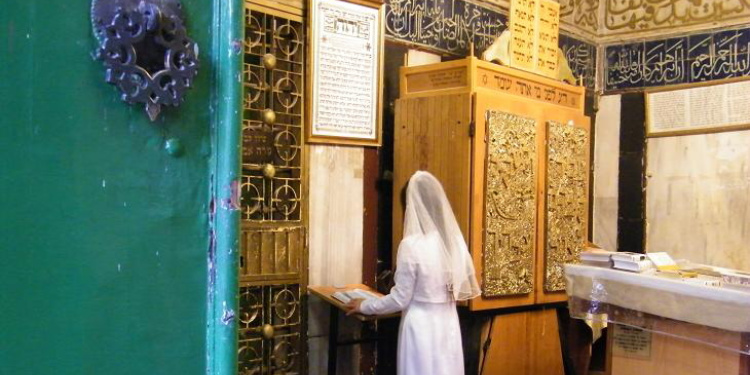 Jewish bride prays at Tomb of Sarah in Cave of the Patriarchs