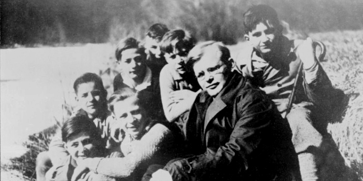 Pastor Dietrich Bonhoeffer and children from his church