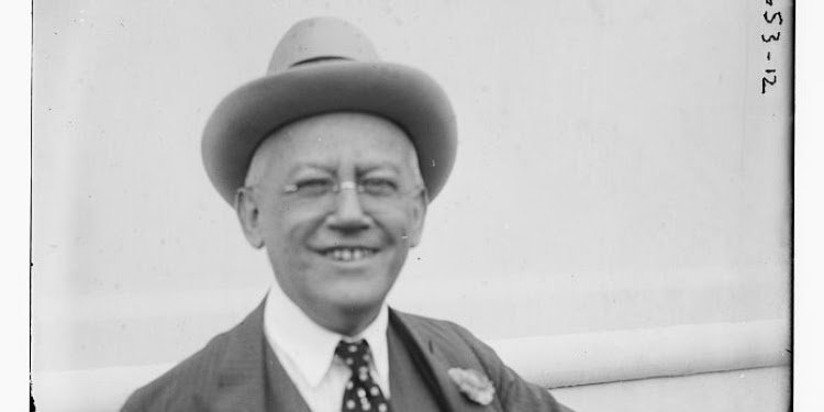 Black and white headshot photo of Carl Laemmle.