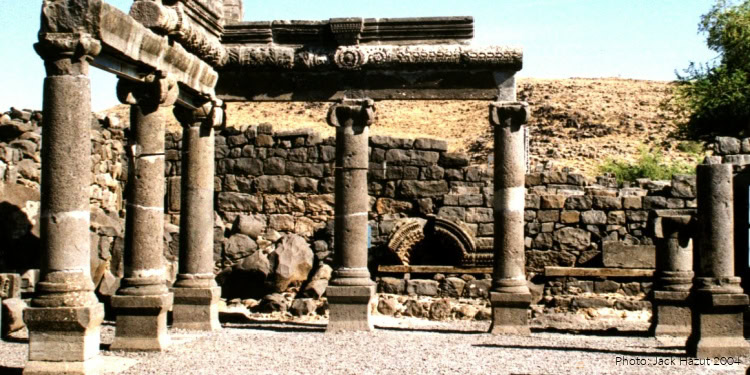 Ruins of an ancient Jewish village with stone columns and archways, showcasing historical architecture and archaeological significance.