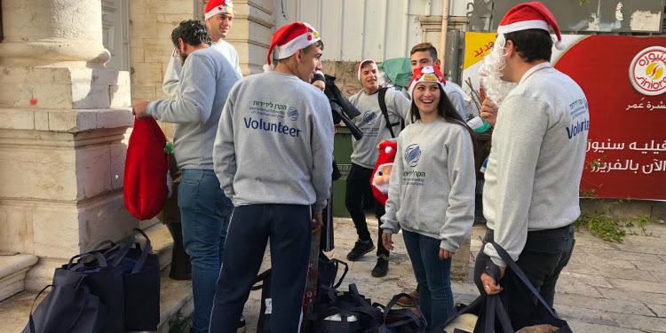 IFCJ volunteers in Jerusalem during Christmas.