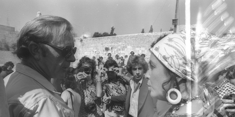 Elizabeth Taylor and Richard Burton at Western Wall