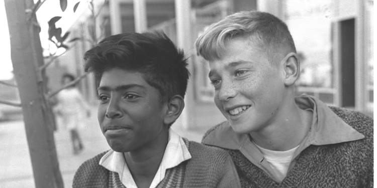 Friendship between two boys, Joseph and Amos, in 1962 in Ashdod, Israel