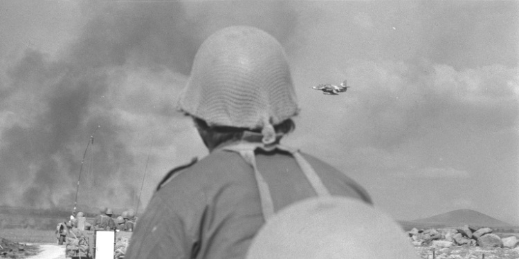 IDF soldier watches air cover over Golan Heights, Yom Kippur War, October 1973