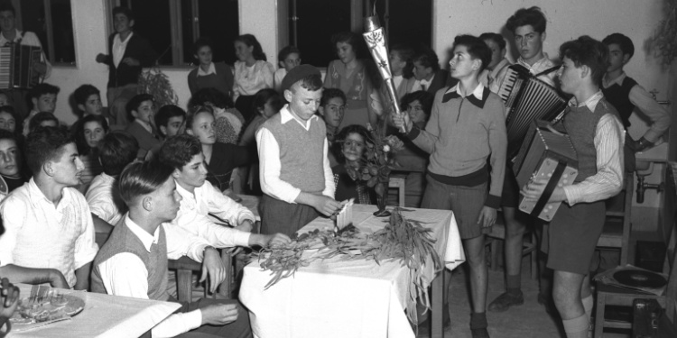 Israeli children hold Hanukkah party, 1949