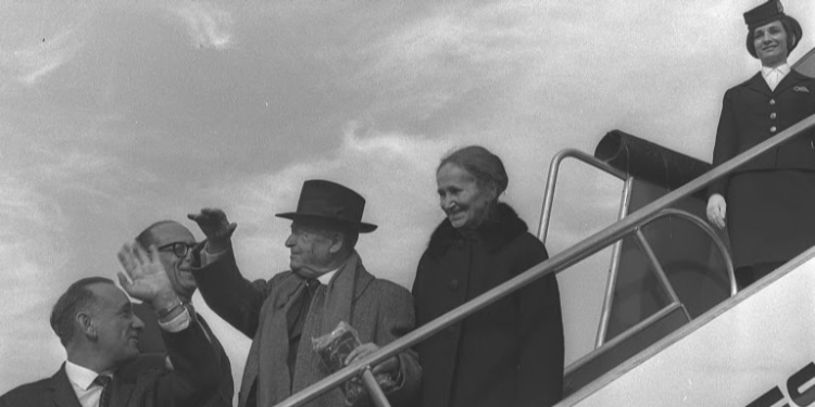 Writer S.Y. Agnon boarding plane to receive Nobel Prize, 1966
