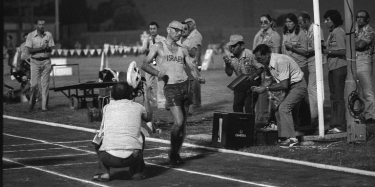 Dr. Shaul Ladany crosses finish line at Maccabia Games, 1973