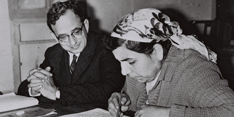 Yitzhak Navon helps immigrant mother of 10 with her lesson, 1964