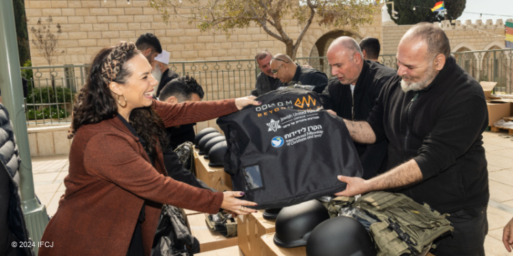 flak jackets, helmets, security, northern Israel, war