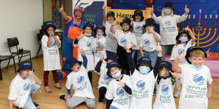 Hanukkah for olim children, November 2021