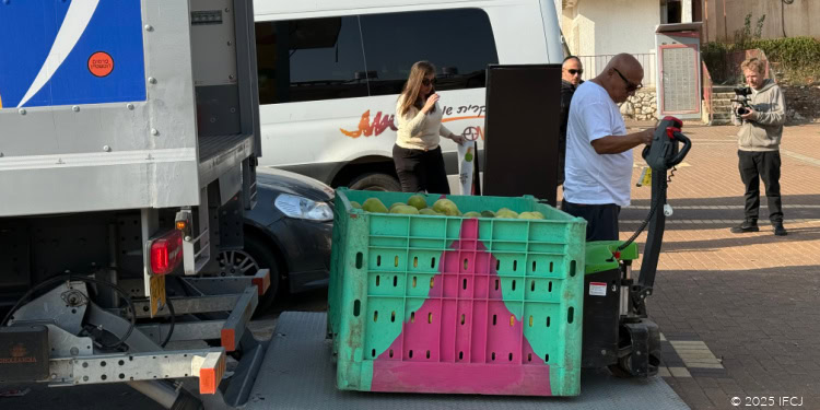 fruit and vegetable distributions in the cities of Kiryat Shmona (Dec 24) and Netanya (Dec 25) from the “Leket Express mobile greengrocer" truck, Leket Israel is the leading food rescue organization in Israel. The organization deals with harvesting surplus agricultural produce and collecting cooked meals and then sorting and distributing them to the needy throughout Israel.