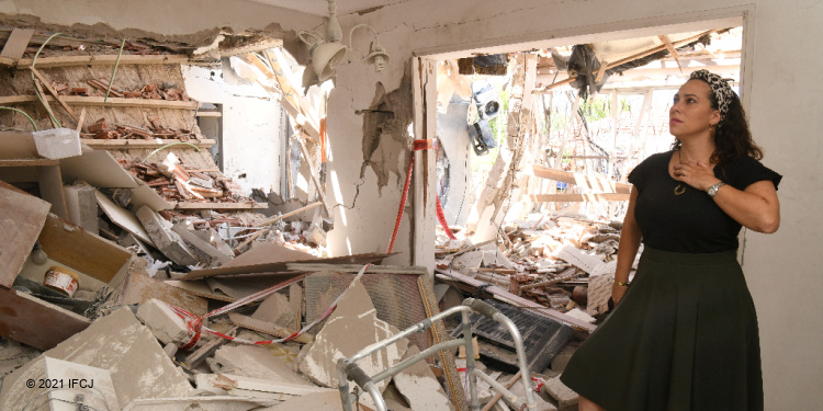 Yael visits home destroyed by rocket fire in southern Israel while homeowner took refuge