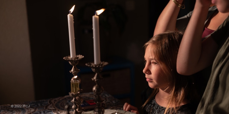 Yael Eckstein and family light Sabbath candles
