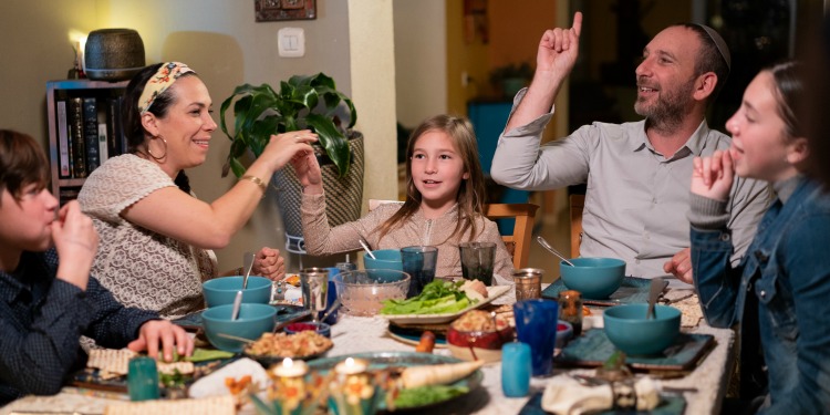 Eckstein family model Passover seder