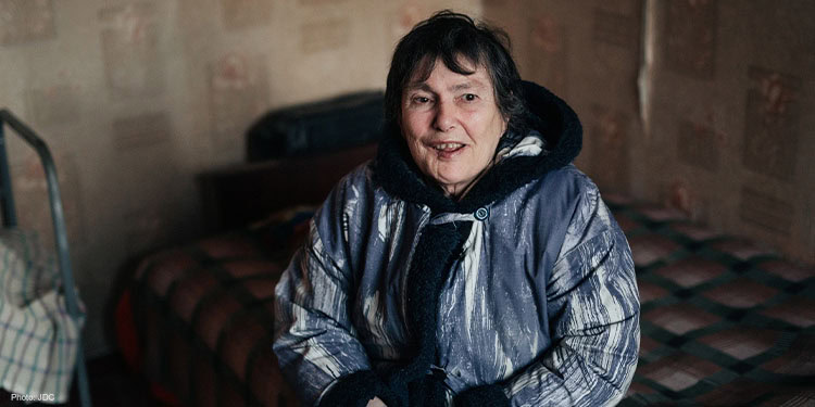Elderly woman wearing a winter coat