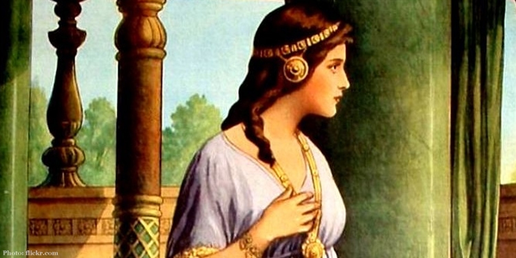 Drawing of Esther looking forward while in a purple robe