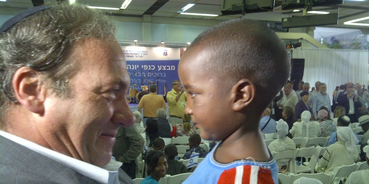 Rabbi Eckstein and young Ethiopian olim, 2012