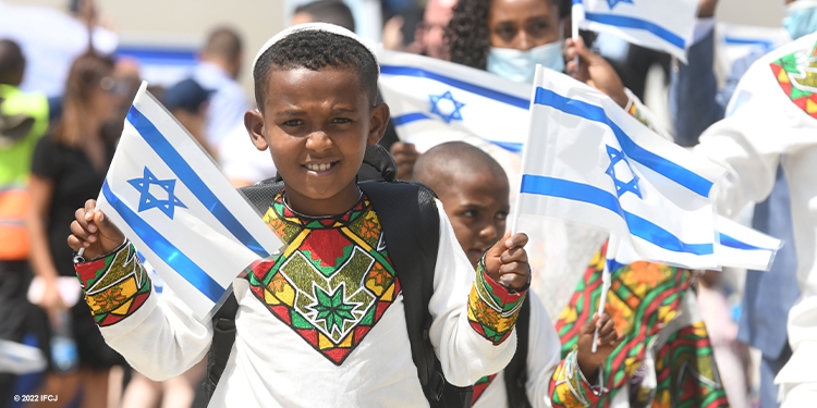 Ethiopian boys celebraate Israel Indpendence Day.