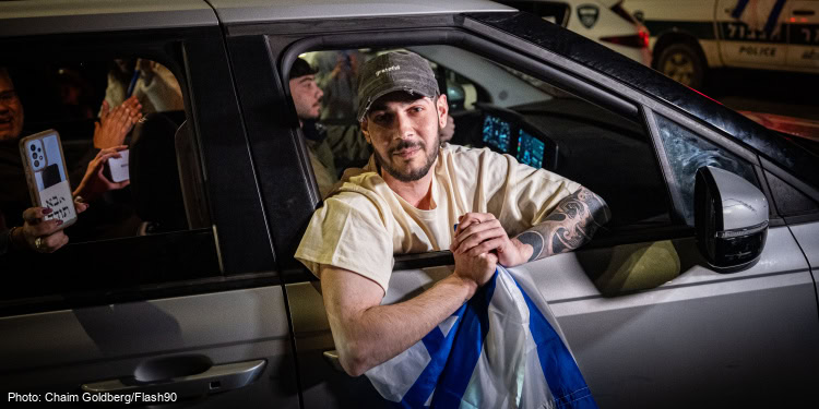 Former hostage Eliya Cohen returning to his home in Tzur Hadassah, on March 4, 2025.