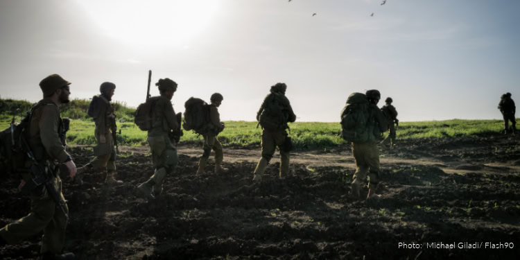 Amidst tension with Syria, IDF Reserve infantrymen take part in a military maneuver of their battalion in Golan Heights, on April 1, 2024. Photo by Michael Giladi/ Flash90