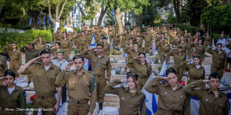 Israel's soldiers honor Memorial Day.