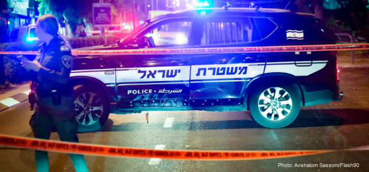 Security and rescue forces at the scene of an explosive device explosion in southern Tel Aviv, August 18, 2024. Photo by Avshalom Sassoni/Flash90
