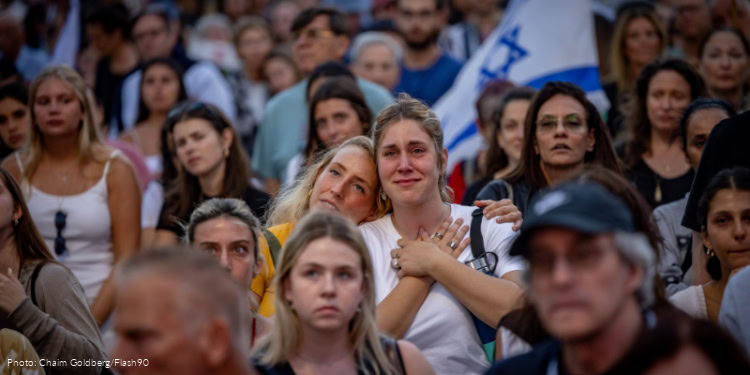Israelis watch the release of Israeli/US hostage Edan Alexander, at Hostage Square in Tel Aviv, May 12, 2025.